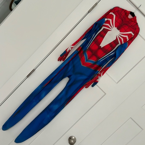 🕷️SPIDERMAN 1 PIECE COSTUME. Length should to toe 55” inseam to toe 29” pit 16” - Picture 3 of 8